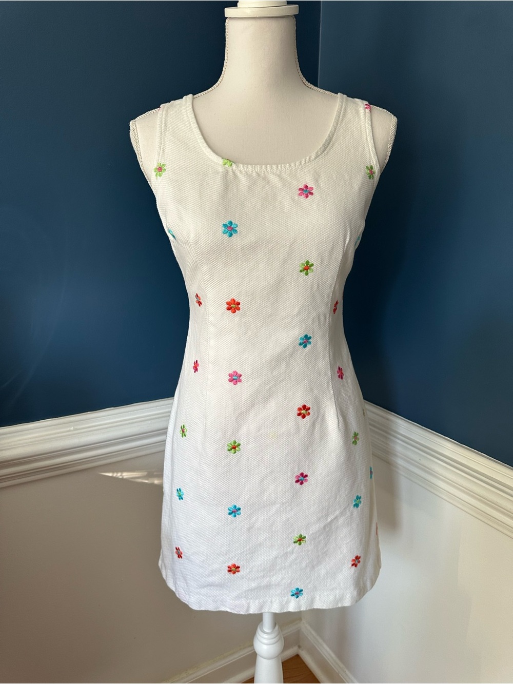 Vintage California Concepts White Embroidered Floral Mini Shift Dress